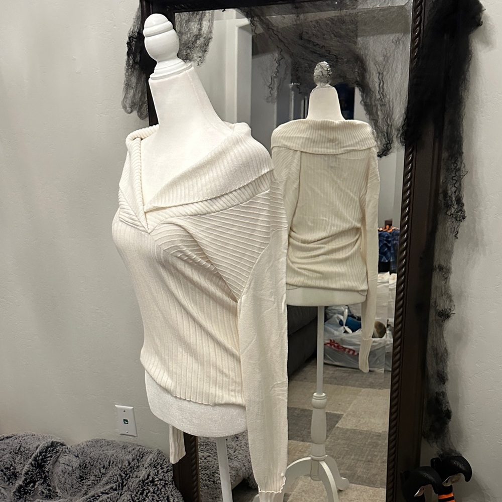 Cache Off-the-Shoulder Cream Sweater